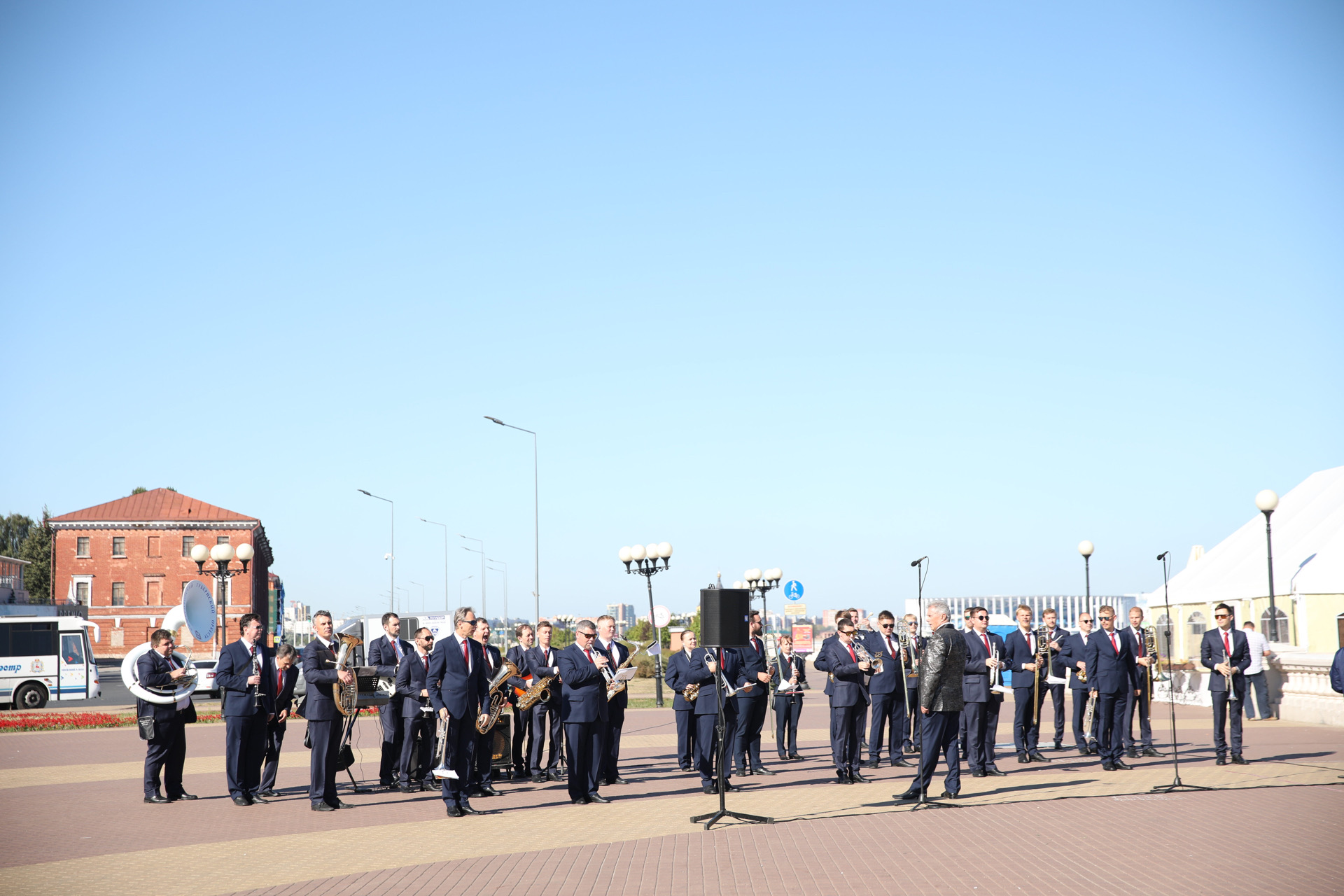 Laying a wreath and a garland of Glory at the “The Hero” boat monument.